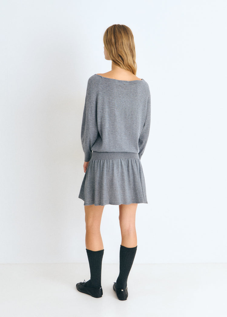 Vestido de gola aberta
