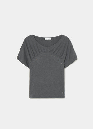 Camiseta corte delantero con tachas