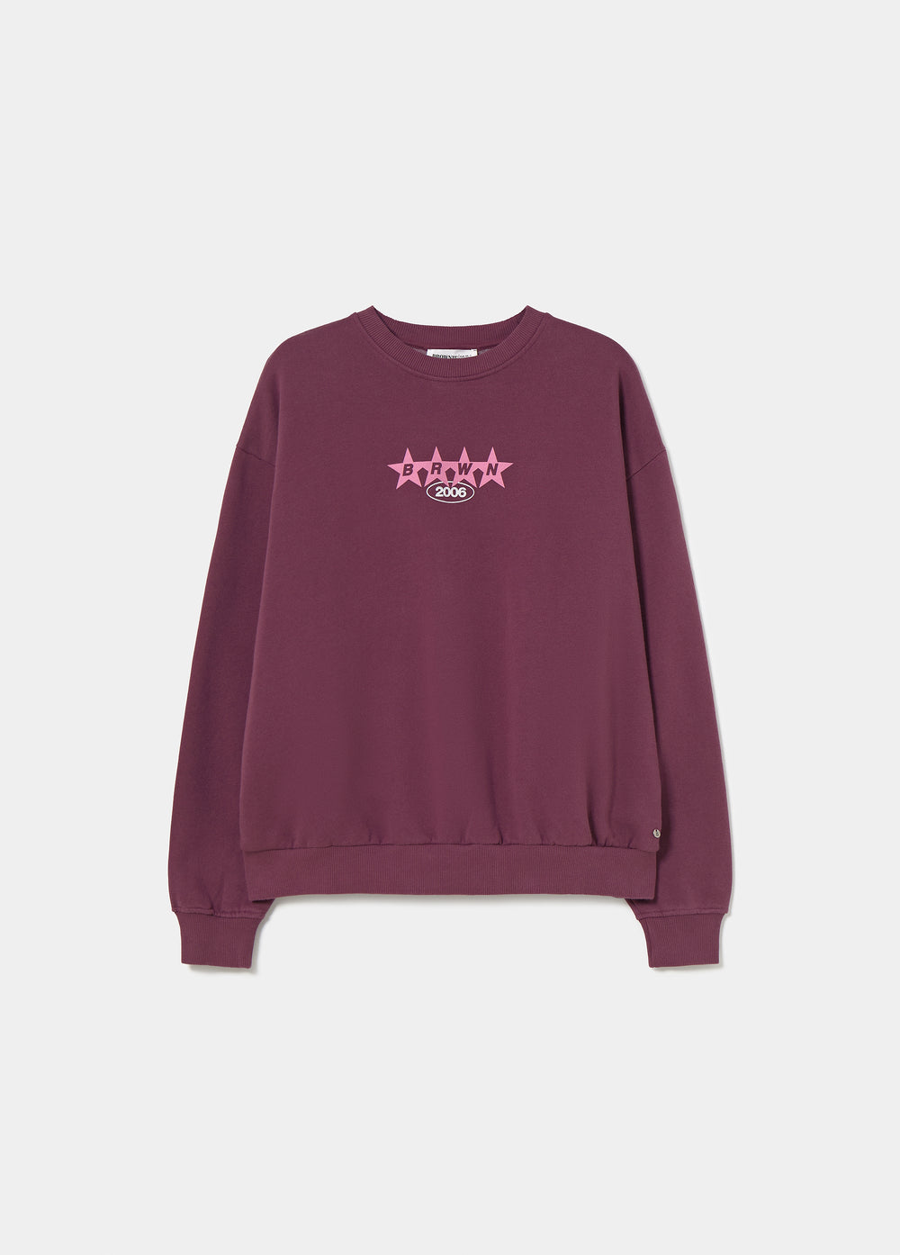 Sudadera de color granate con estampado de estrellas y texto en la espalda