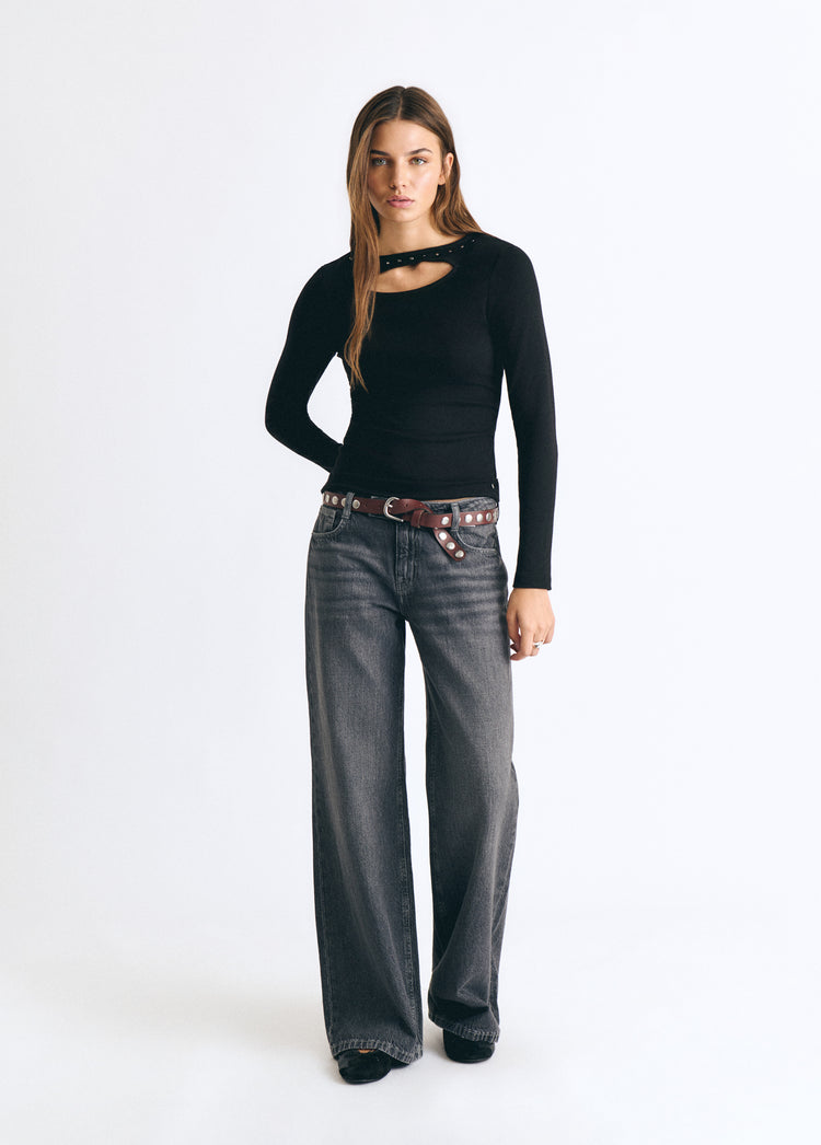 T-shirt met uitsnede aan de voorkant en studs