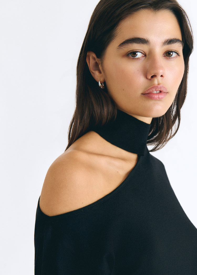 Camisola com abertura e gola alta