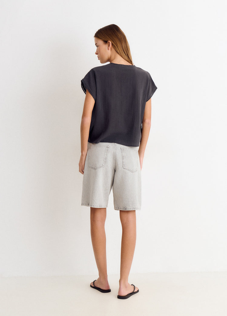 Blusa detalles lentejuelas