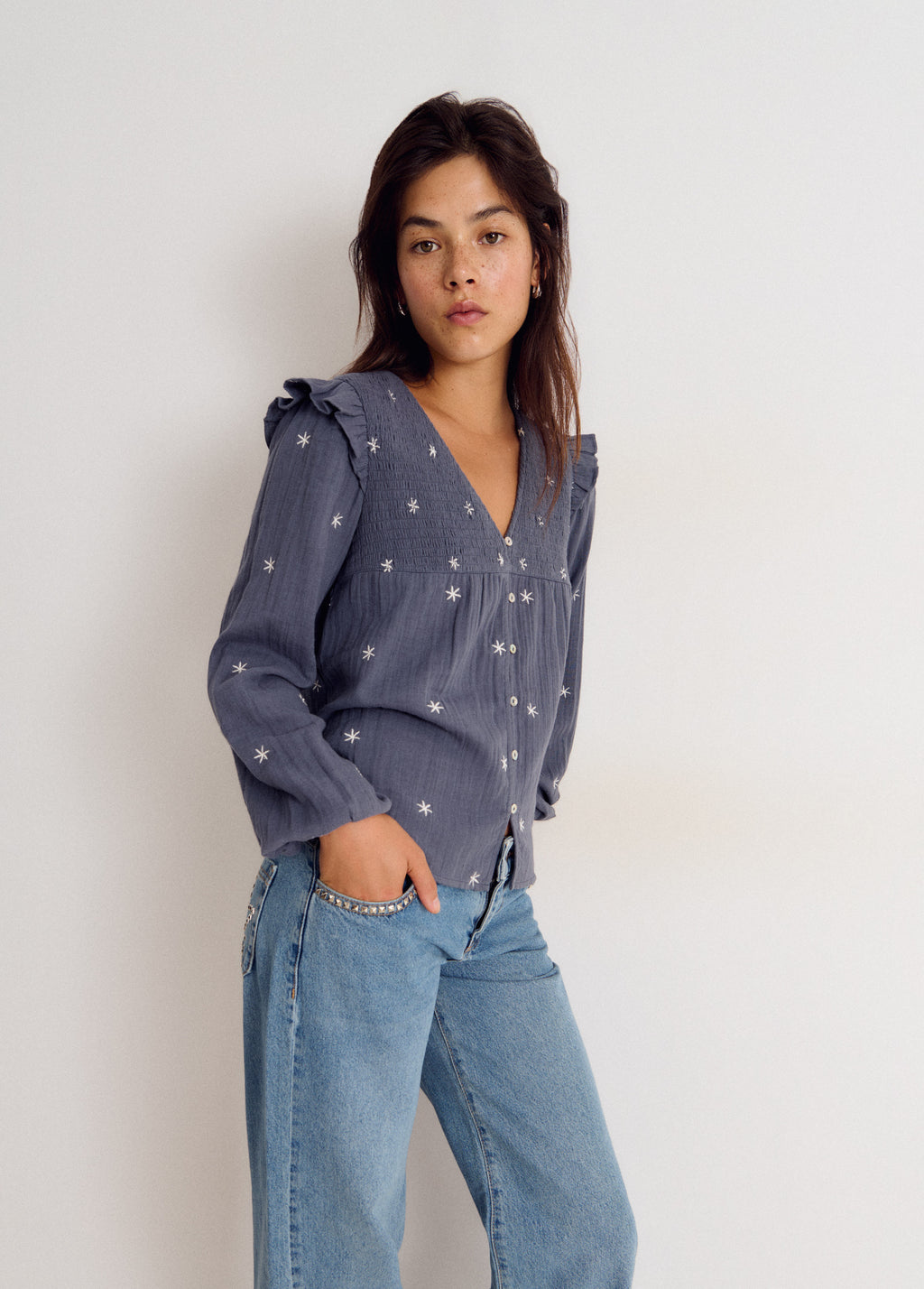 Blusa manga larga dobby escote pico