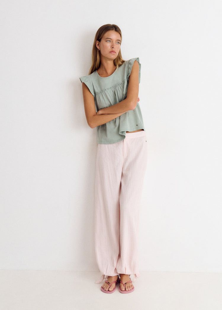 T-shirt with ruffle and lace trim
