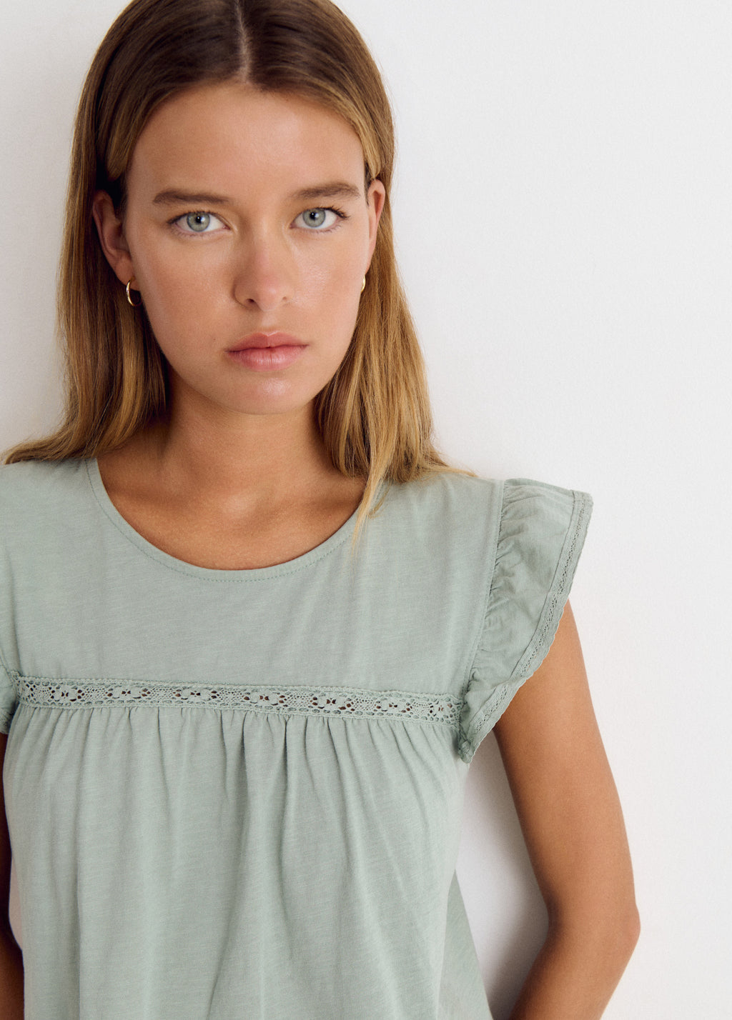T-shirt with ruffle and lace trim