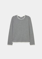 Camiseta de rayas en viscosa de color gris vista de frente
