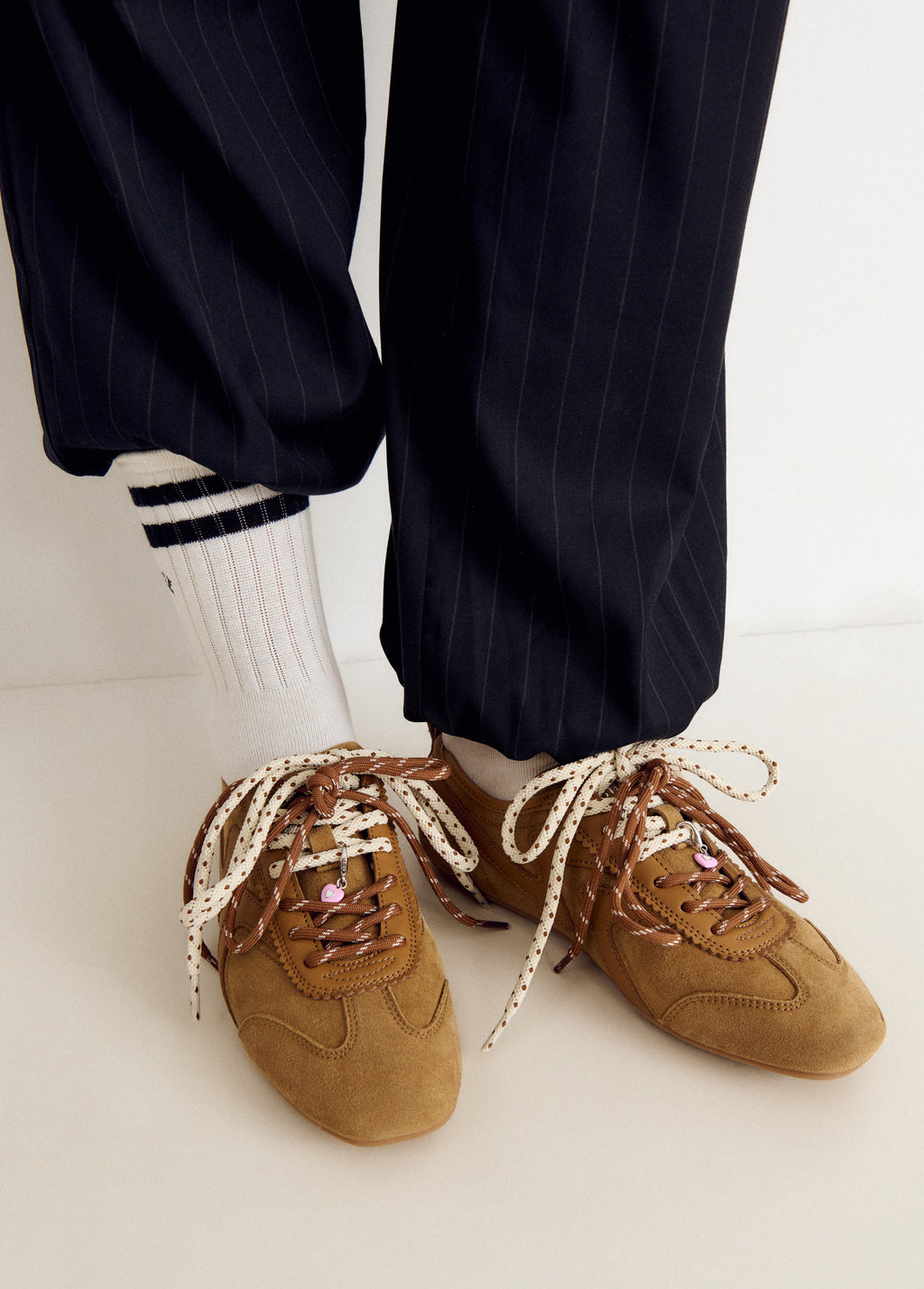 Suede sneaker with double laces