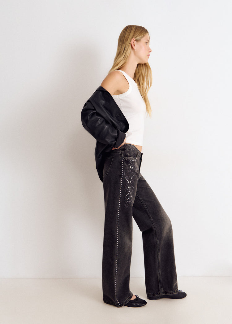 Jeans met lage taille en bloemenstuds