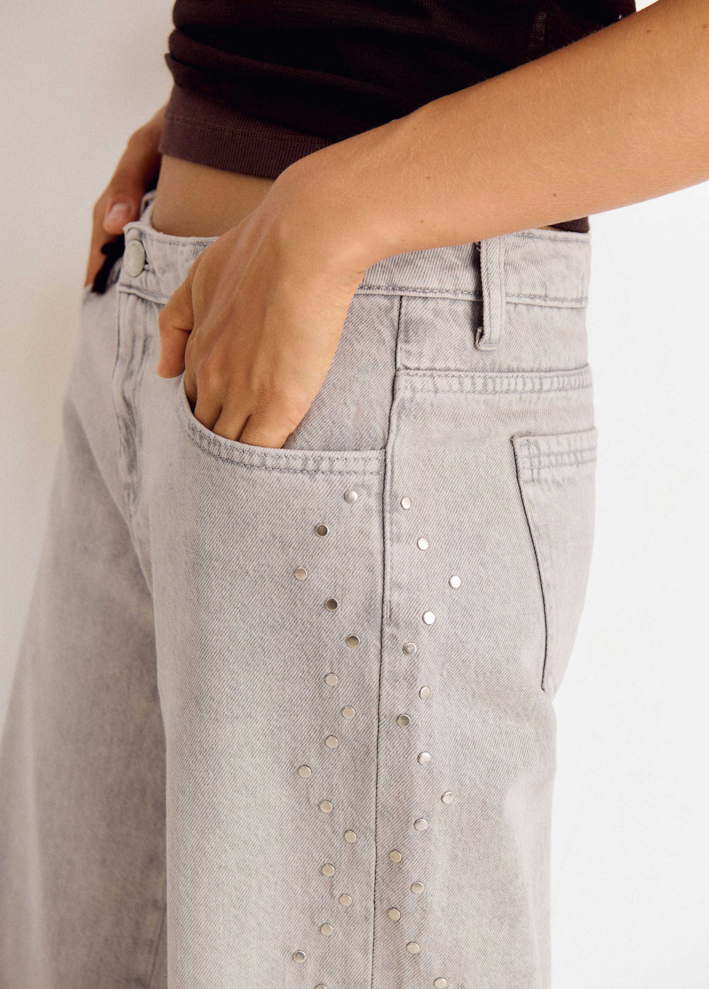 Jeans with side studs
