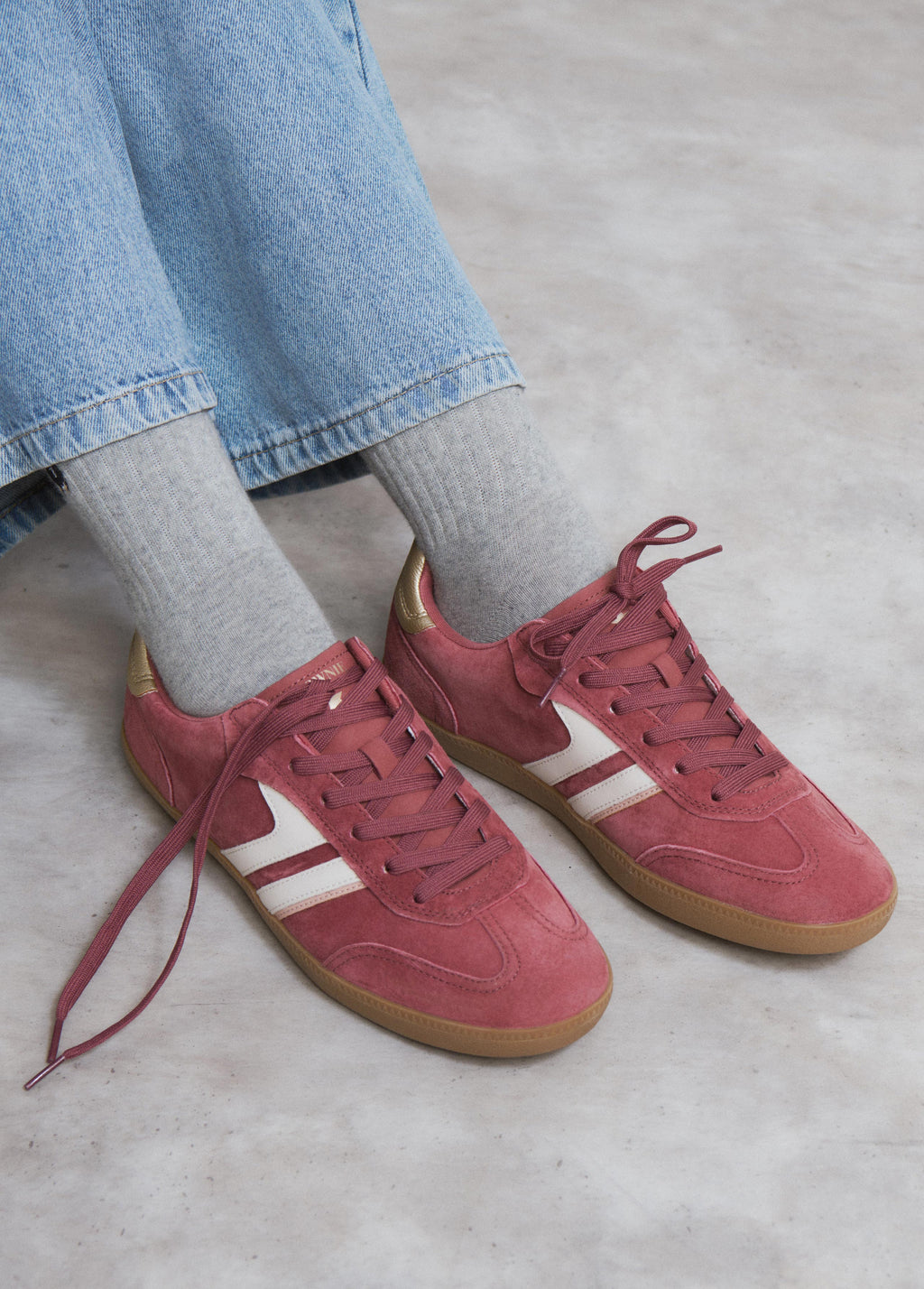 Panel sneakers with logo