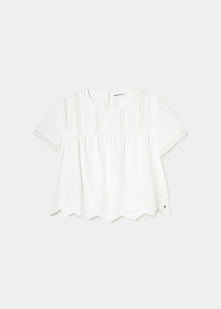 Blouse with lace detail
