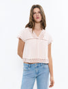 Blouse en dentelle semi-transparente
