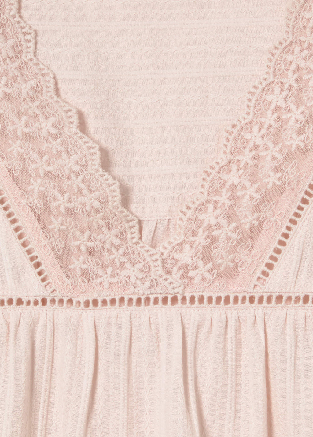 Blouse en dentelle semi-transparente
