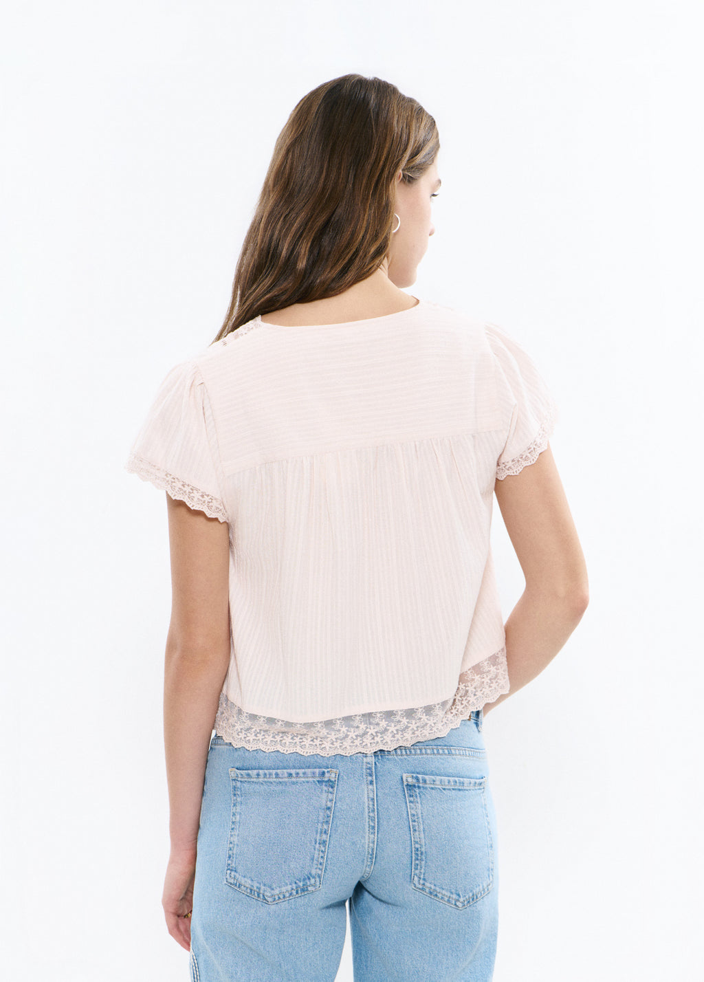 Blouse en dentelle semi-transparente