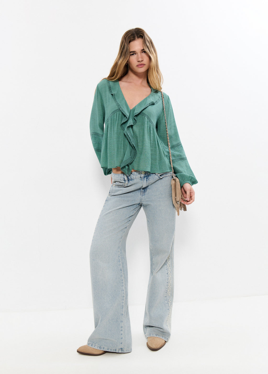 Blusa volantes bordados