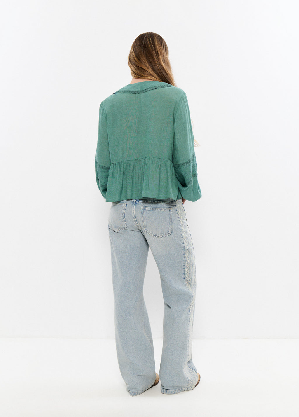 Blusa volantes bordados
