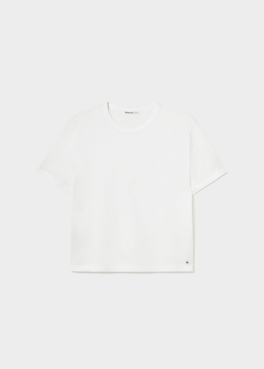 Camiseta básica de algodón blanco con corte holgado y mangas cortas