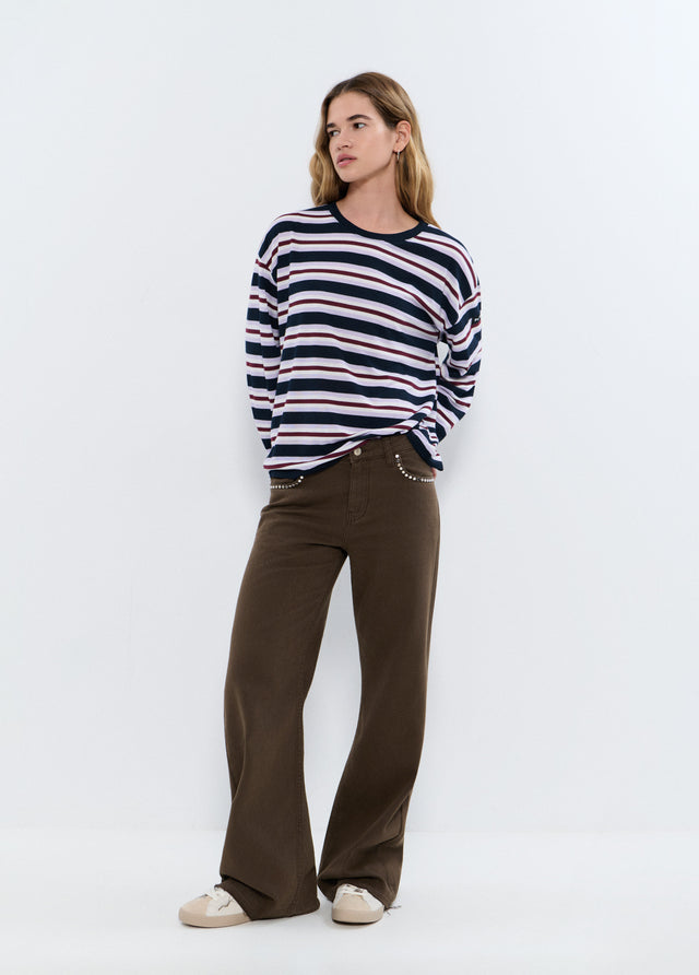 Relaxed pants with studs and rolled-up hem