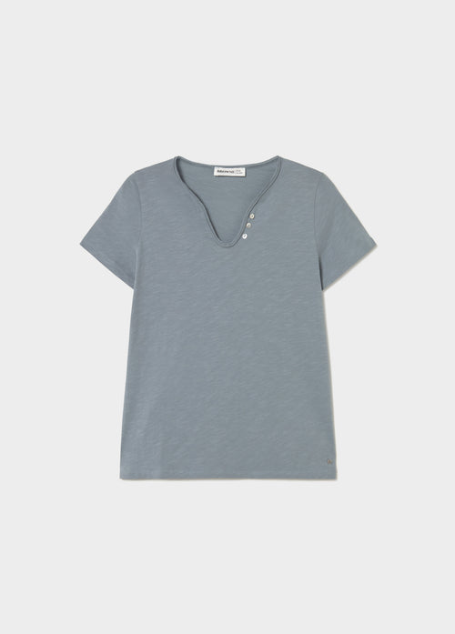 Button t-shirt