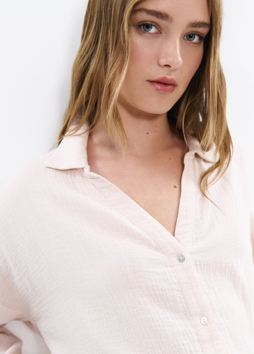 Double-layer V-neck shirt