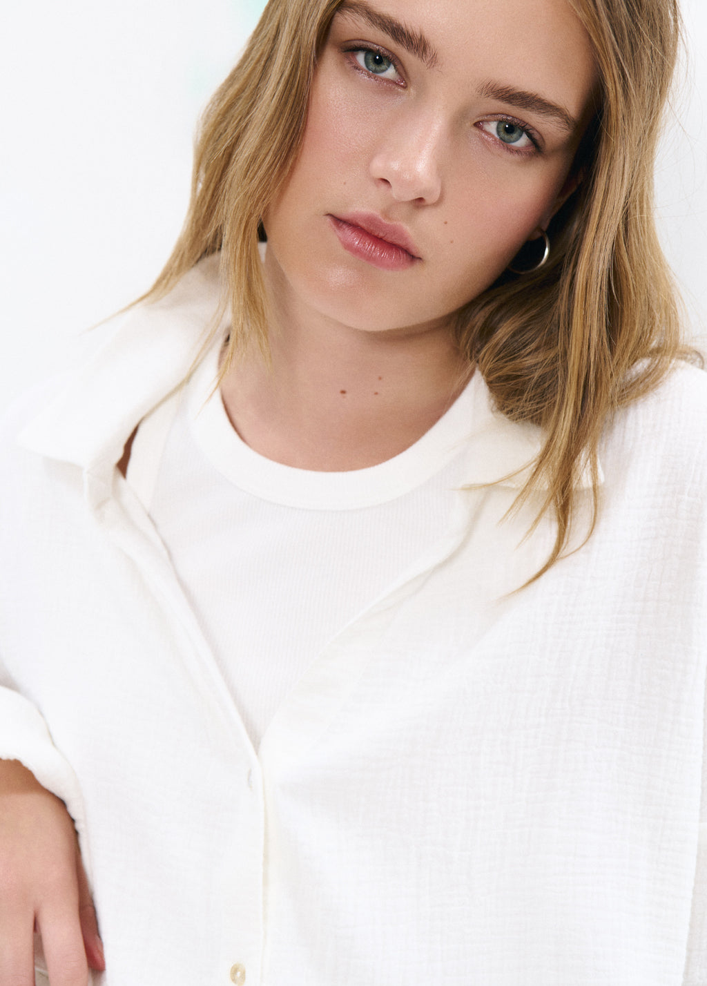 Double-layer V-neck shirt