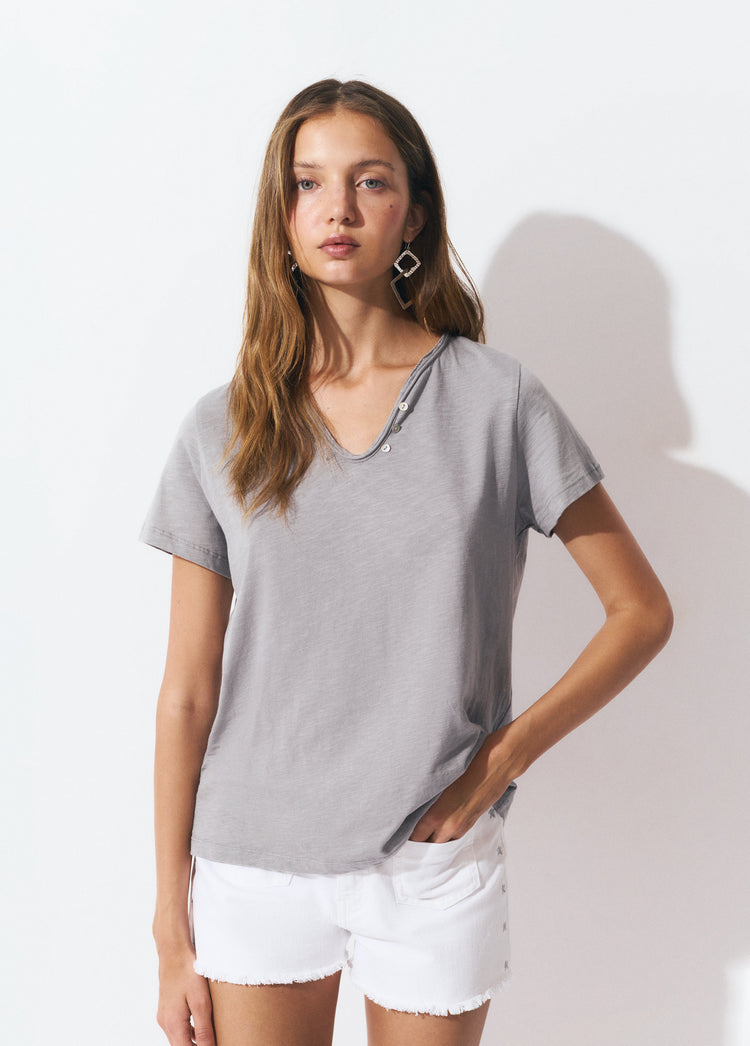 T-shirt de algodão com botões