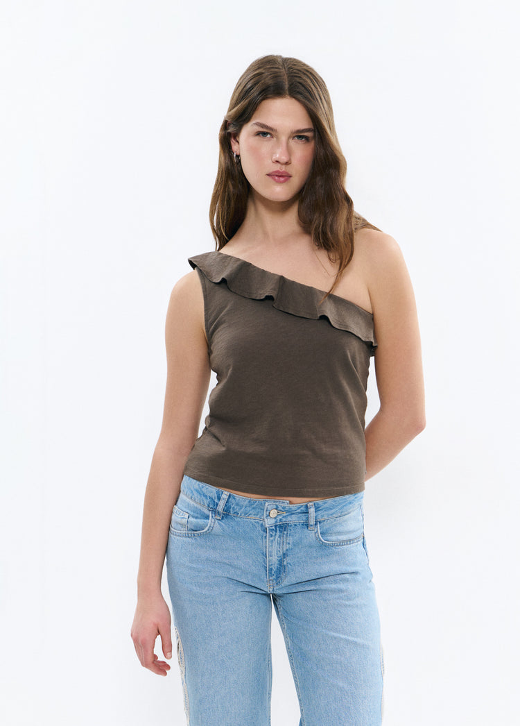 Asymmetrical ruffle t-shirt