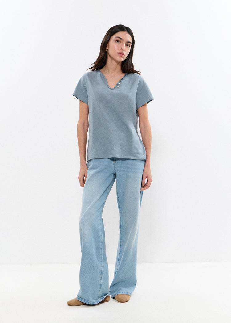 Button t-shirt