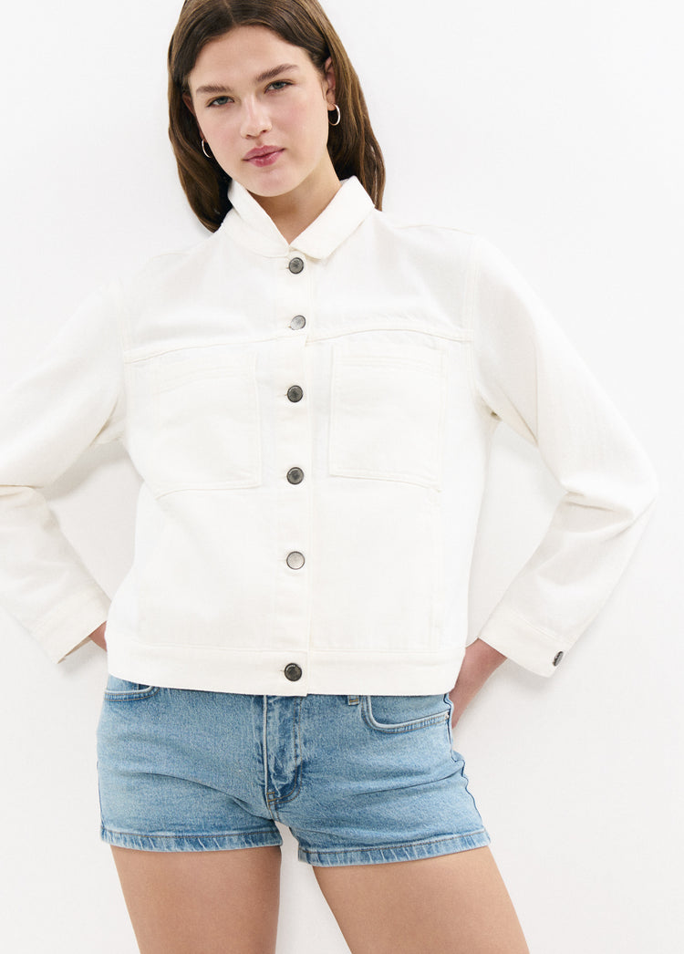 Jacket with large pockets