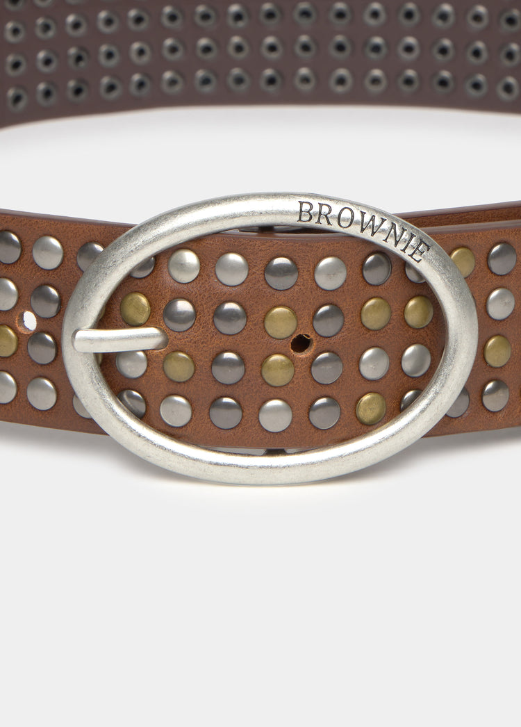 Thin multi-stud belt