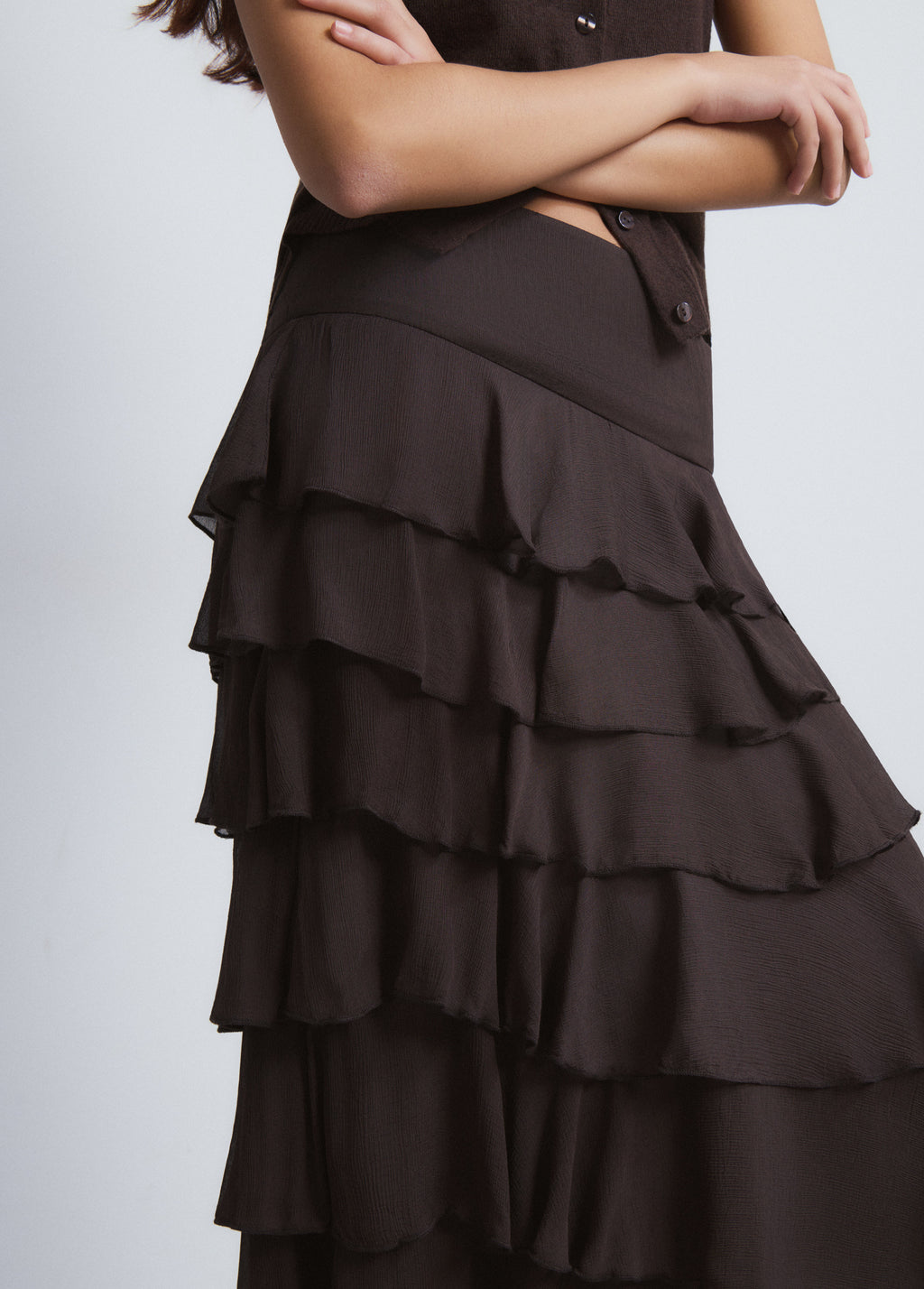Saia midi com folhos