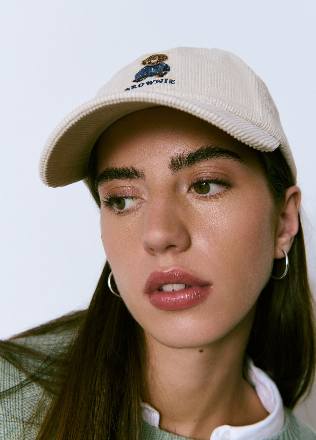 Corduroy cap with dog embroidery