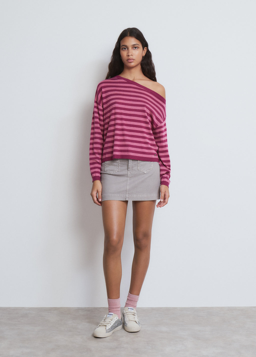 Asymmetrische trui met strepen