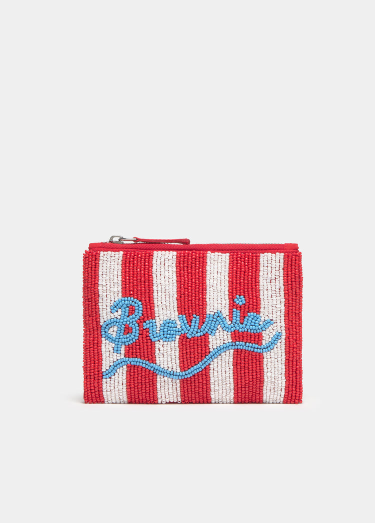 Monedero de cuentas marrón con rayas verticales blancas y la palabra Brownie bordada en azul