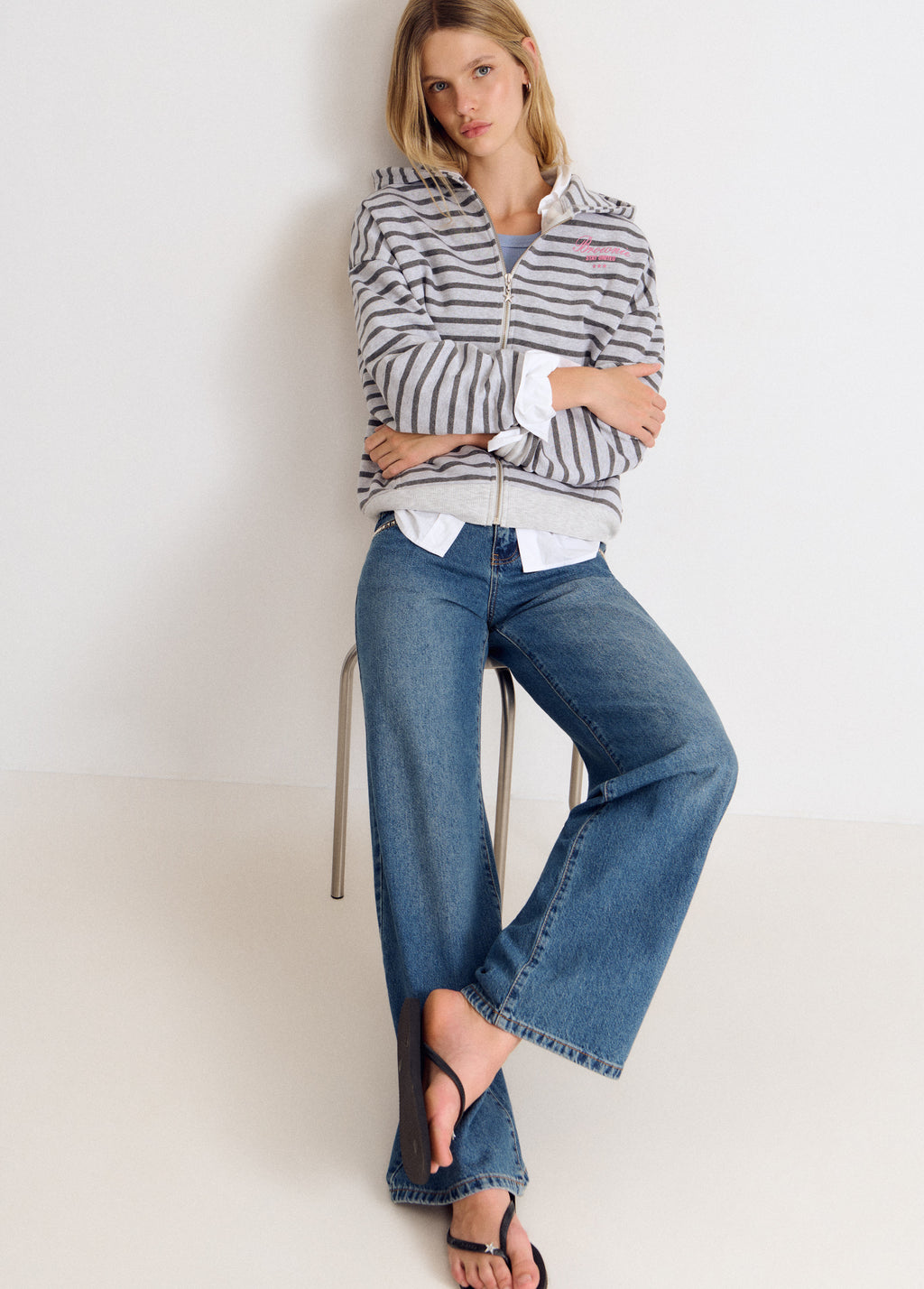 Sweatshirt met rits, streep en borduursel