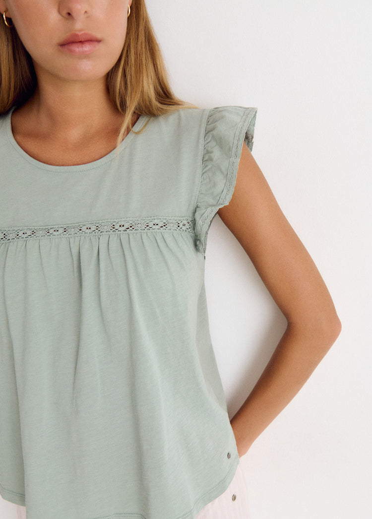 T-shirt with ruffle and lace trim