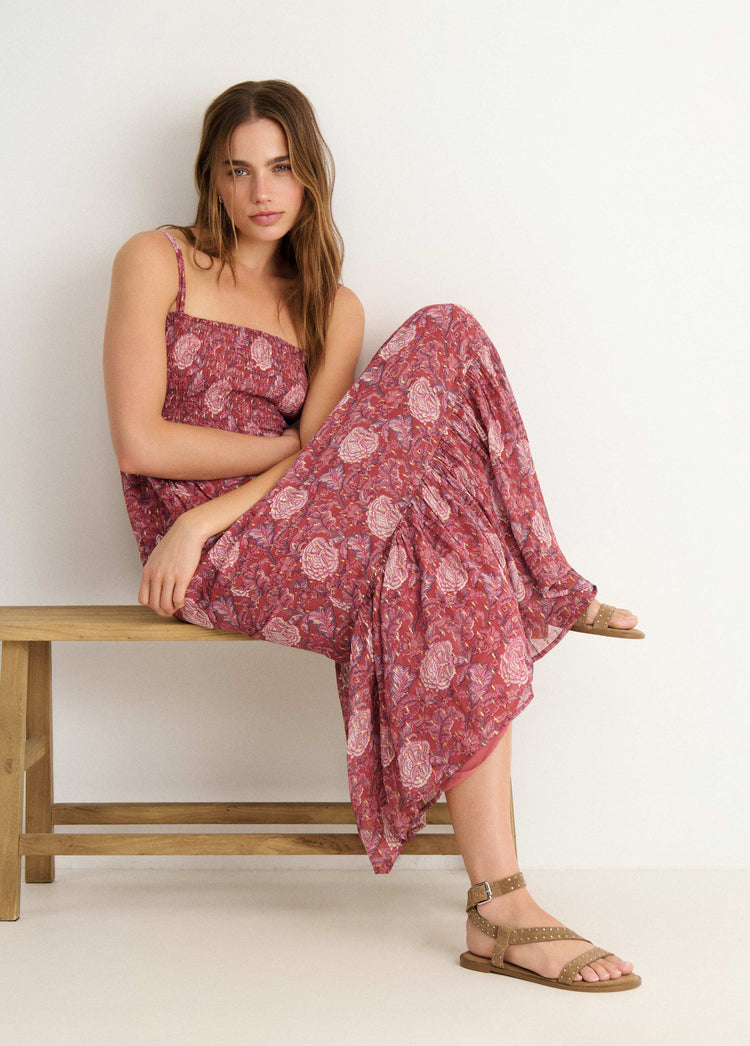 Flat strap sandals