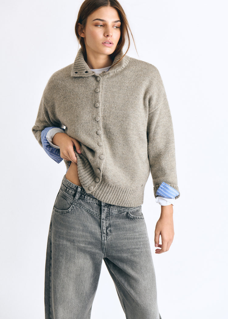 Knitted jacket with buttons