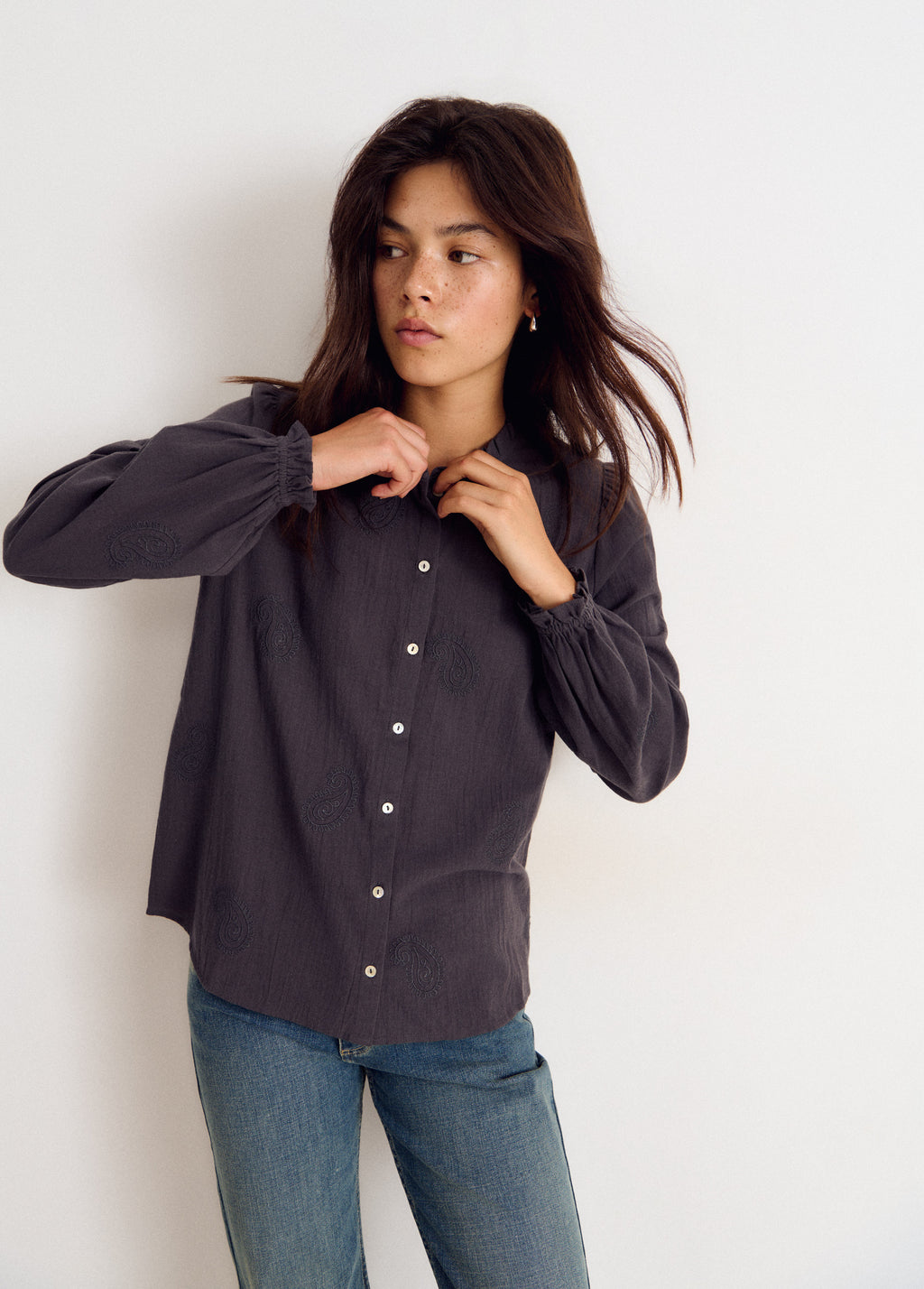 Blusa manga larga bordada