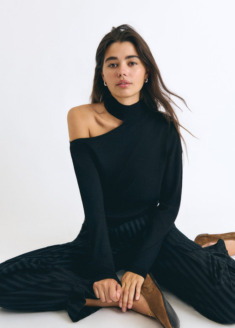 Camisola com abertura e gola alta