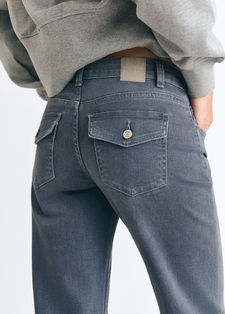 Flare jeans with back pockets