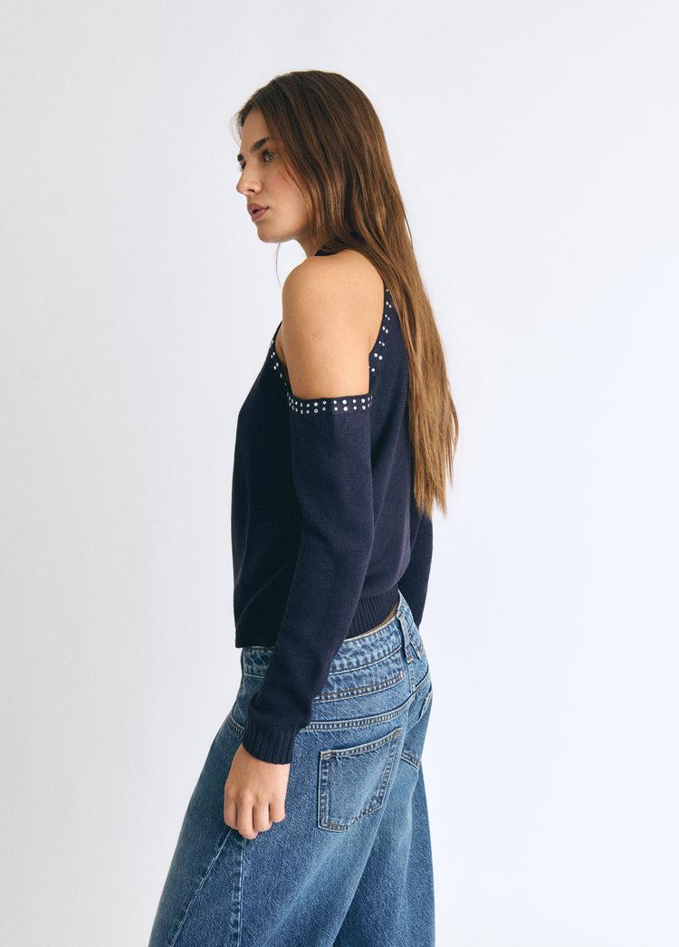 Maglia con spalle scoperte e borchie