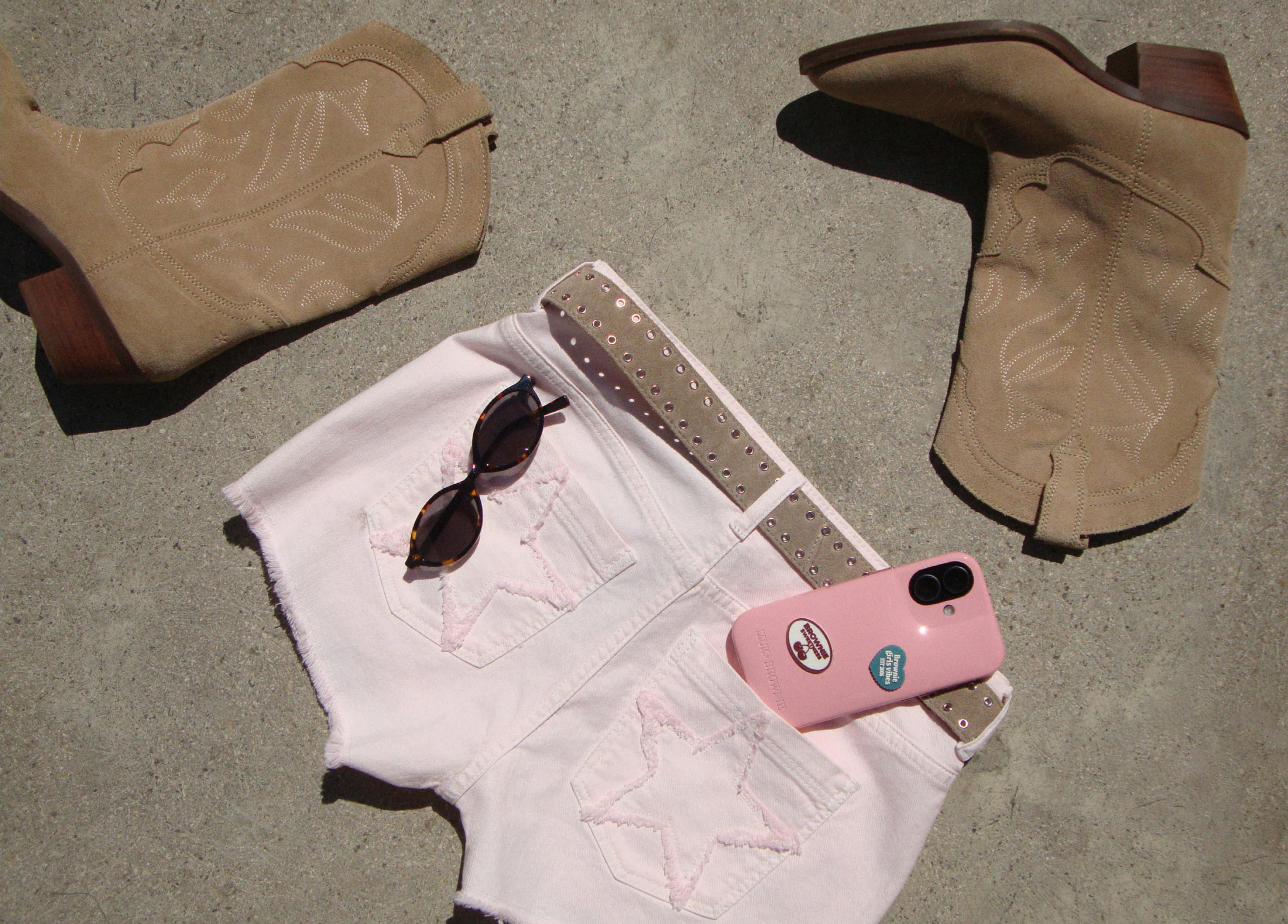 Leather cowboy boots with embroidery