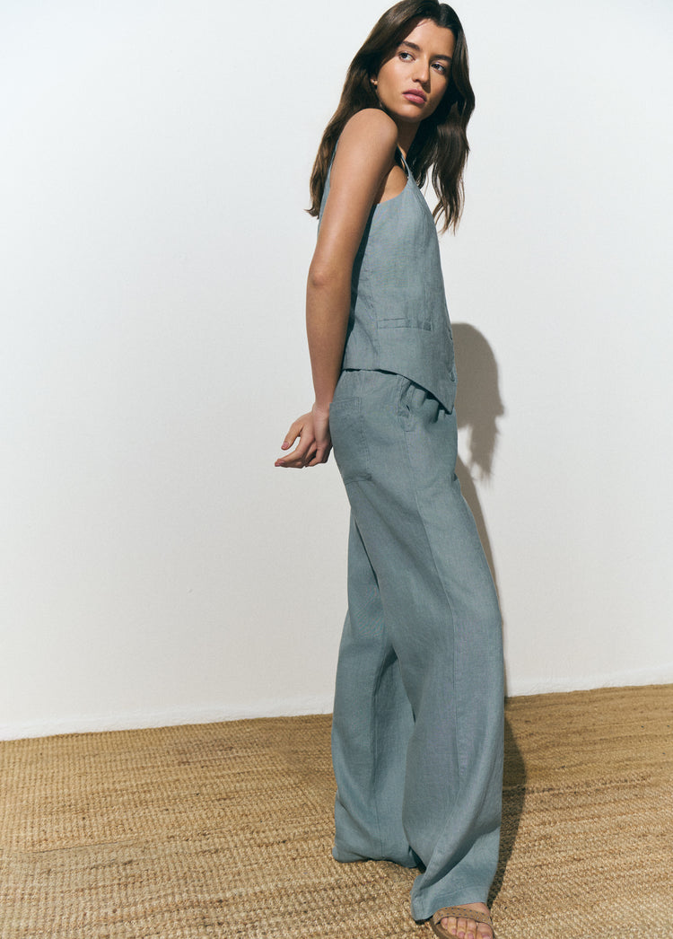 Flowy pants with patch pocket