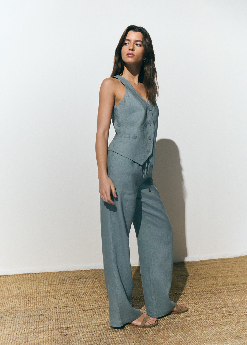 Flowy pants with patch pocket