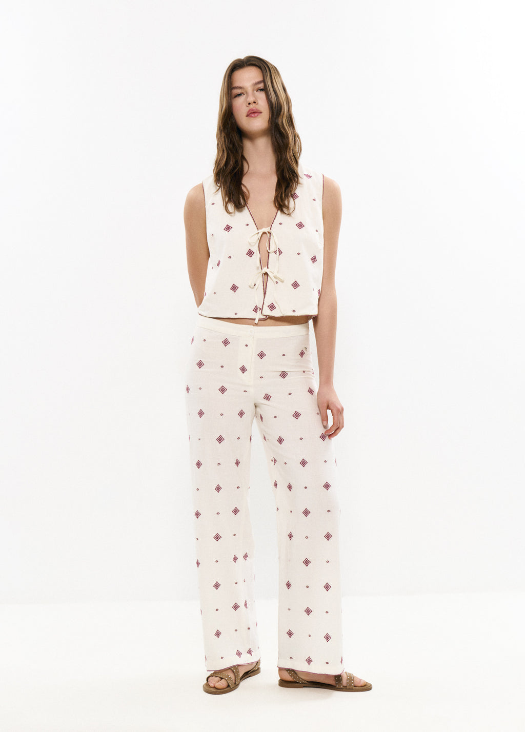 Long pants with embroidered border