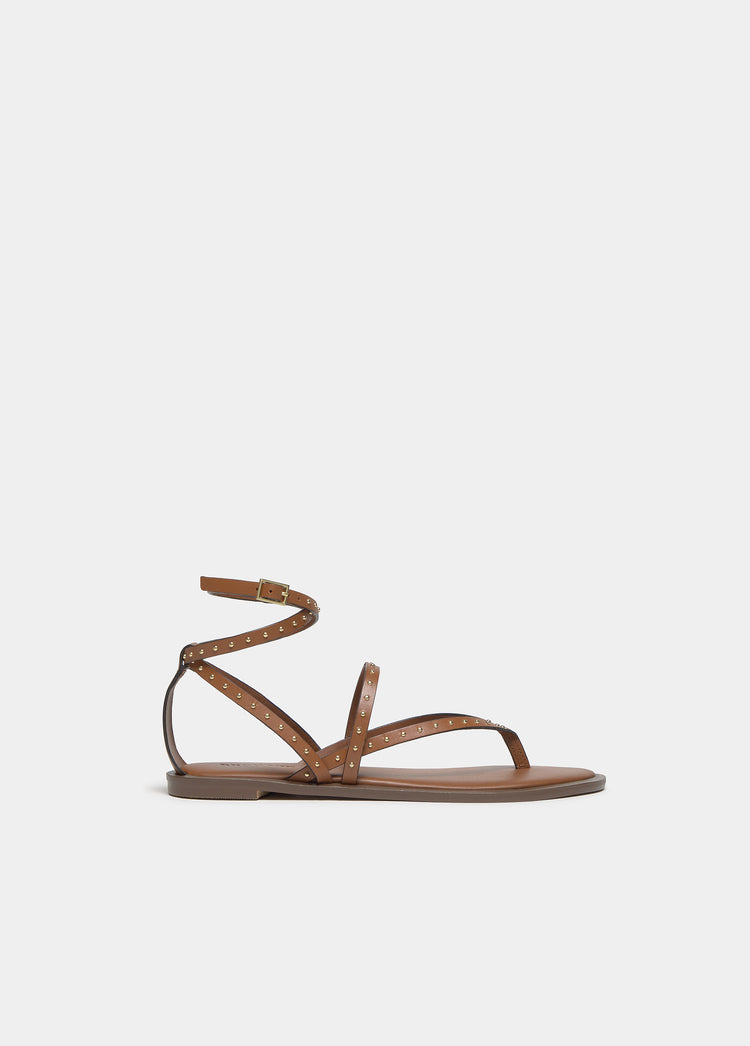 Platte sandaal met riemen en kleine studs