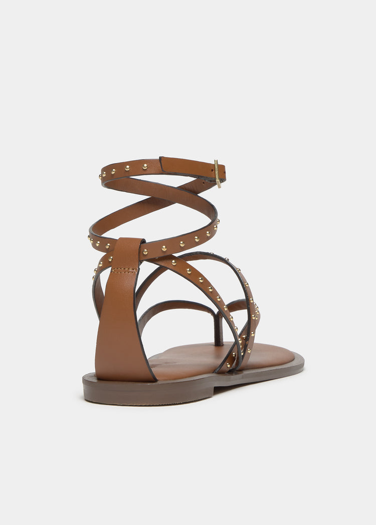Platte sandaal met riemen en kleine studs