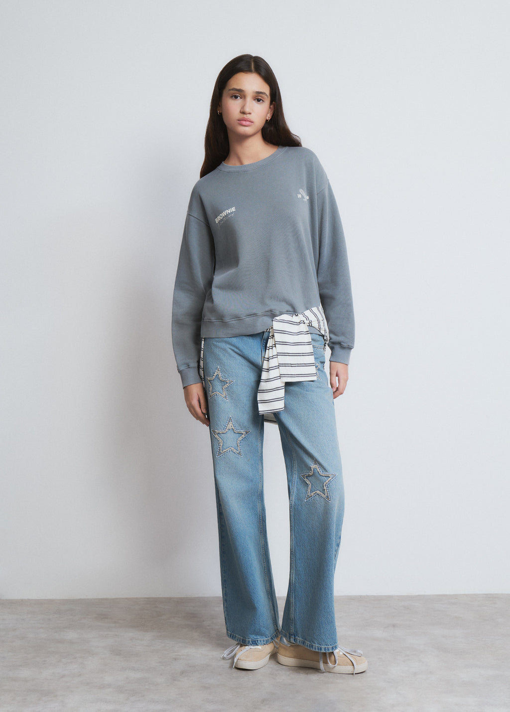 Sweatshirt com logo e estrelas
