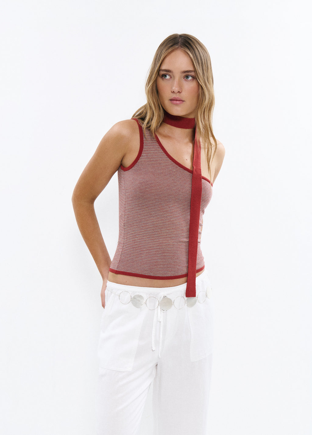 Asymmetric choker top